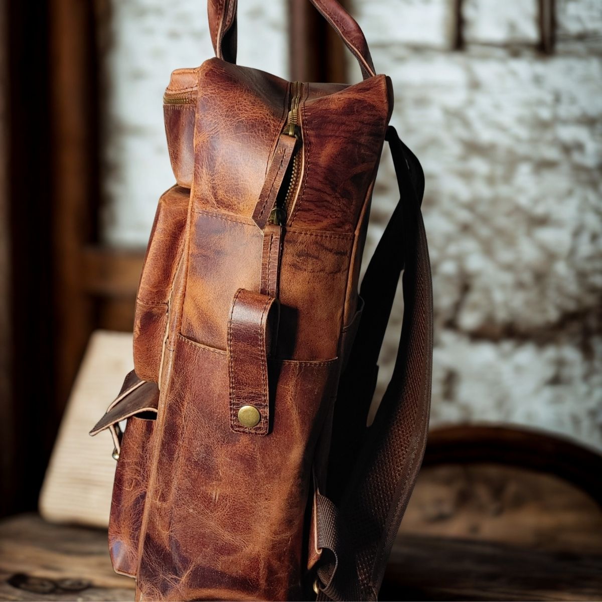 Leather Laptop Shoulder Bag – Premium Craftsmanship for Modern Professionals - Image 4